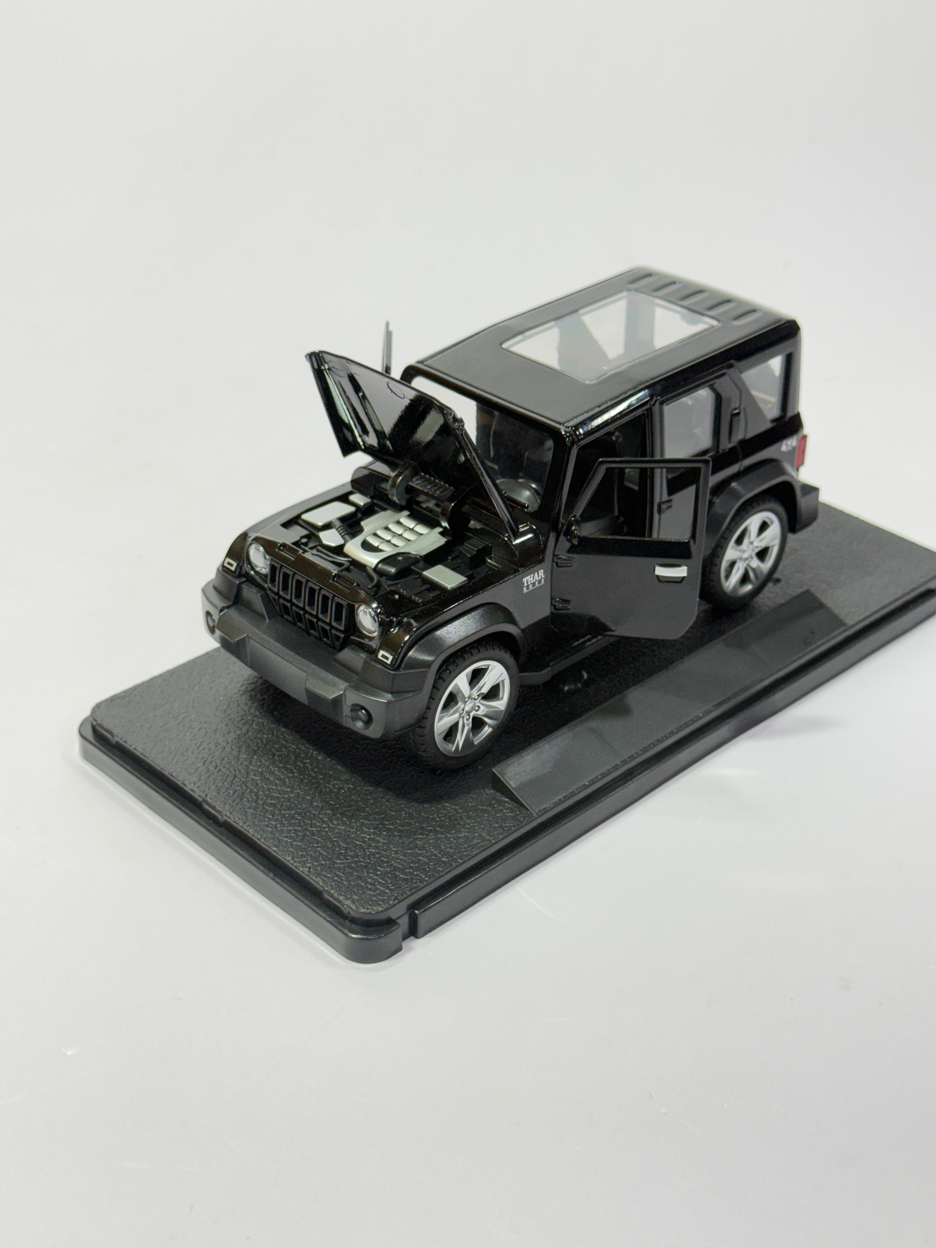 Die-Cast Thar Roxx