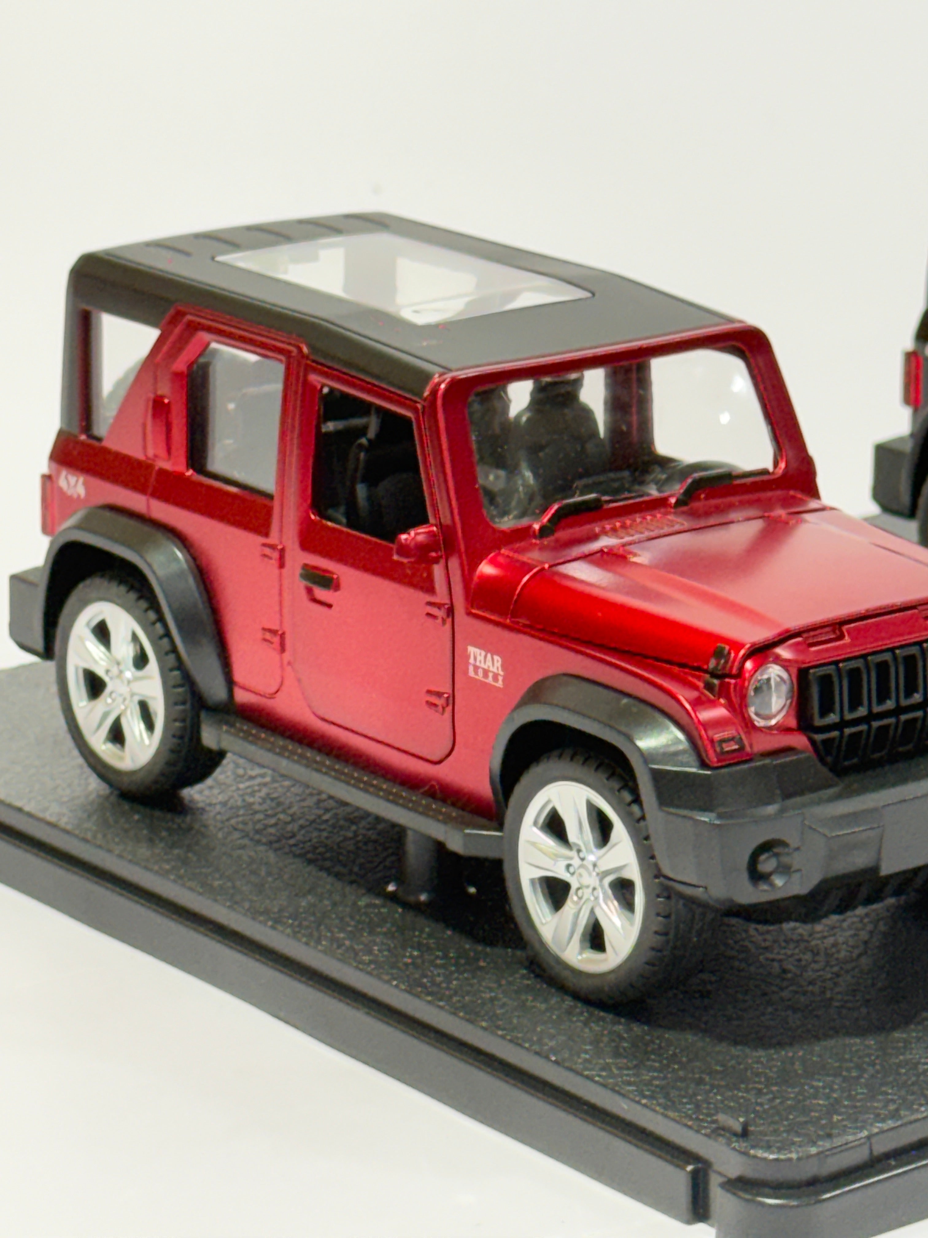 Die-Cast Thar Roxx
