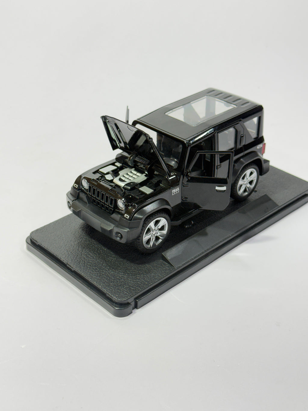 Die-Cast Thar Roxx