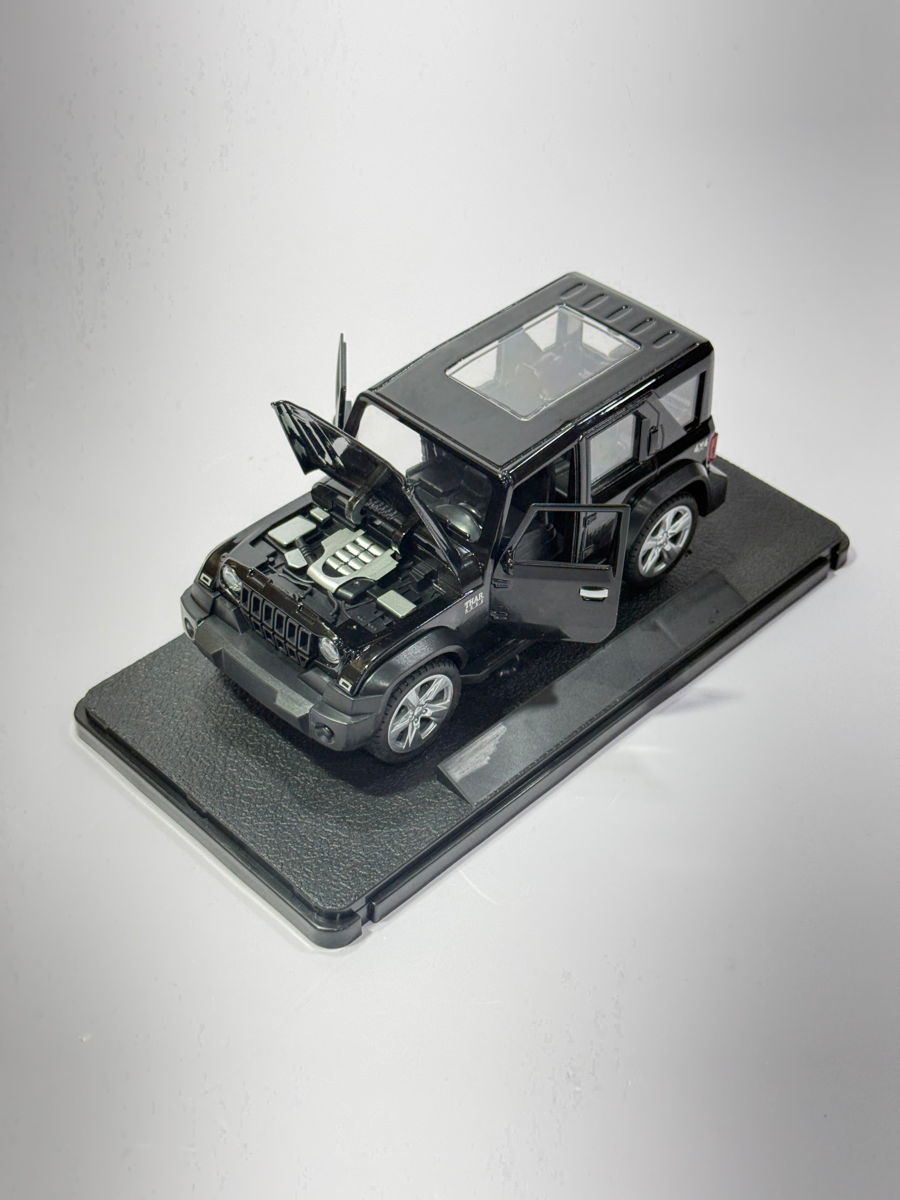 Die-Cast Thar Roxx