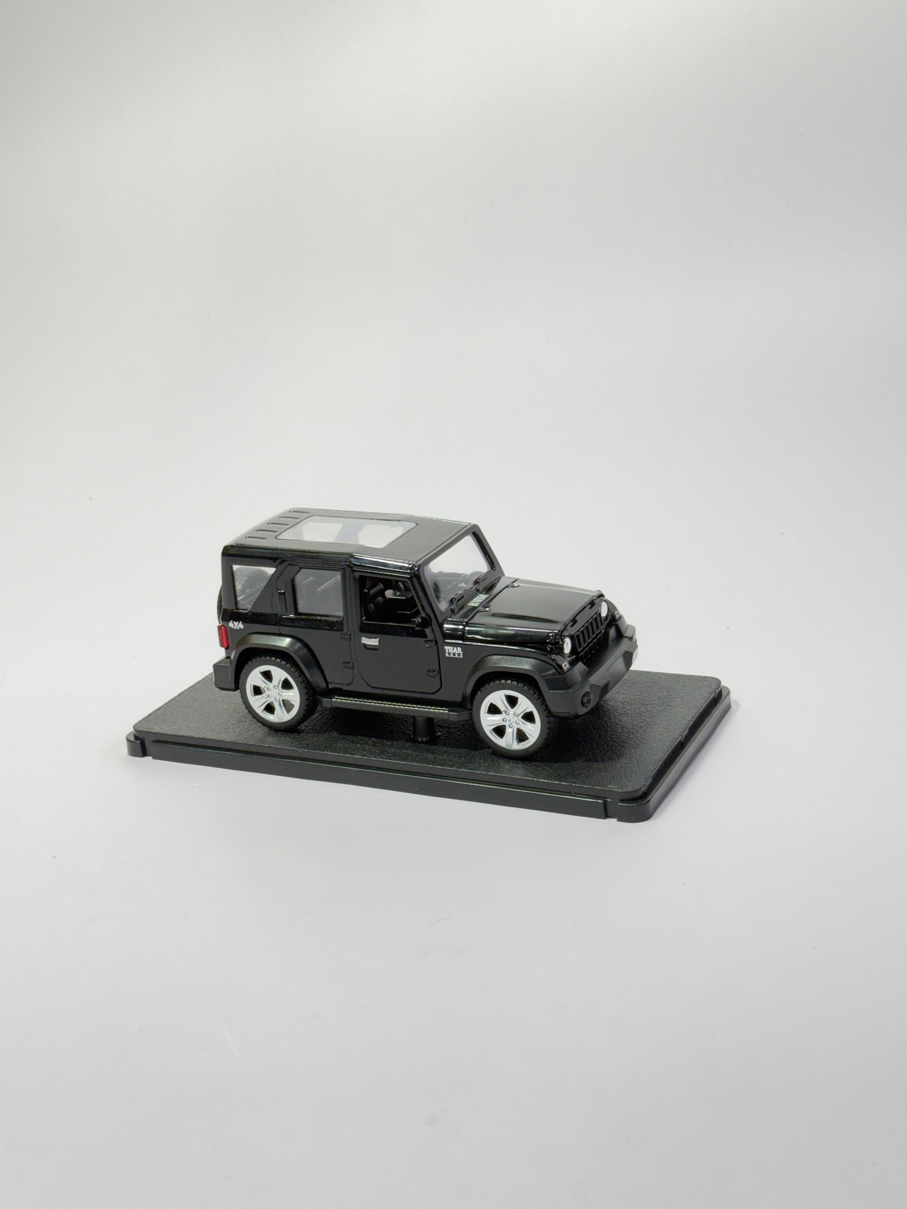 Die-Cast Thar Roxx