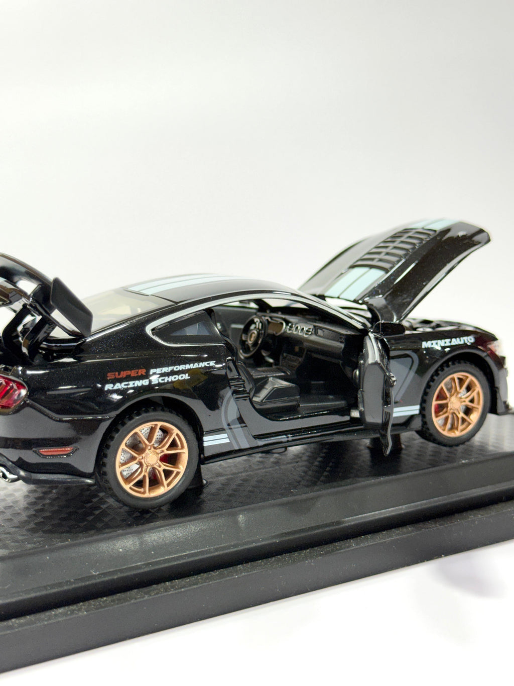 Ford Mustang Shelby GT500 Die-Cast (1:32 Scale)