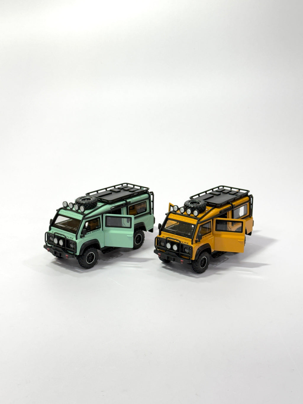 Land Rover Defender Off-Road Die-Cast (1:32 Scale)