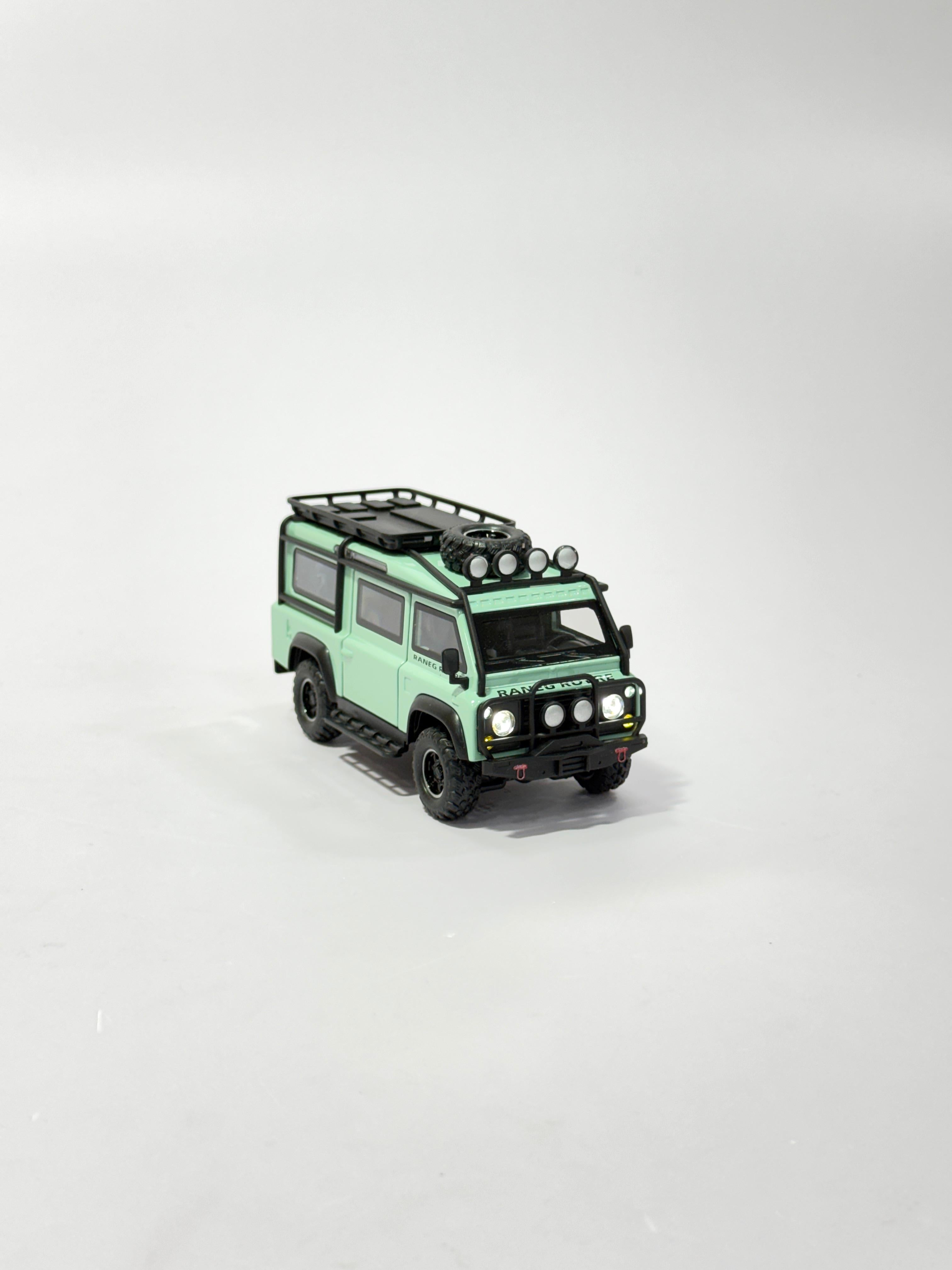Land Rover Defender Off-Road Die-Cast (1:32 Scale)