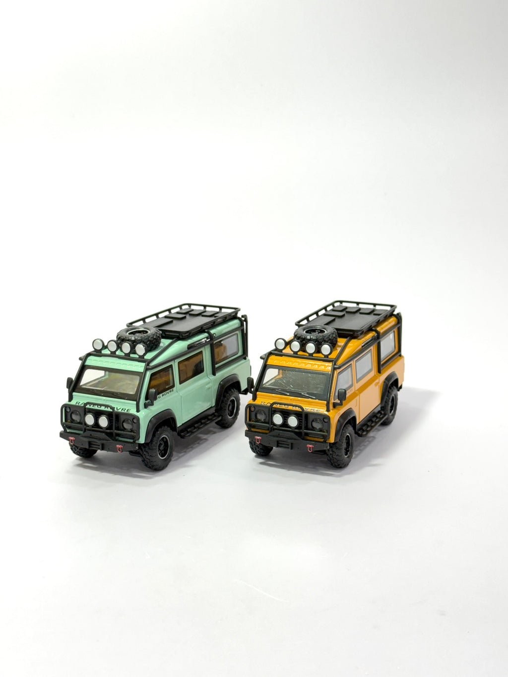 Land Rover Defender Off-Road Die-Cast (1:32 Scale)