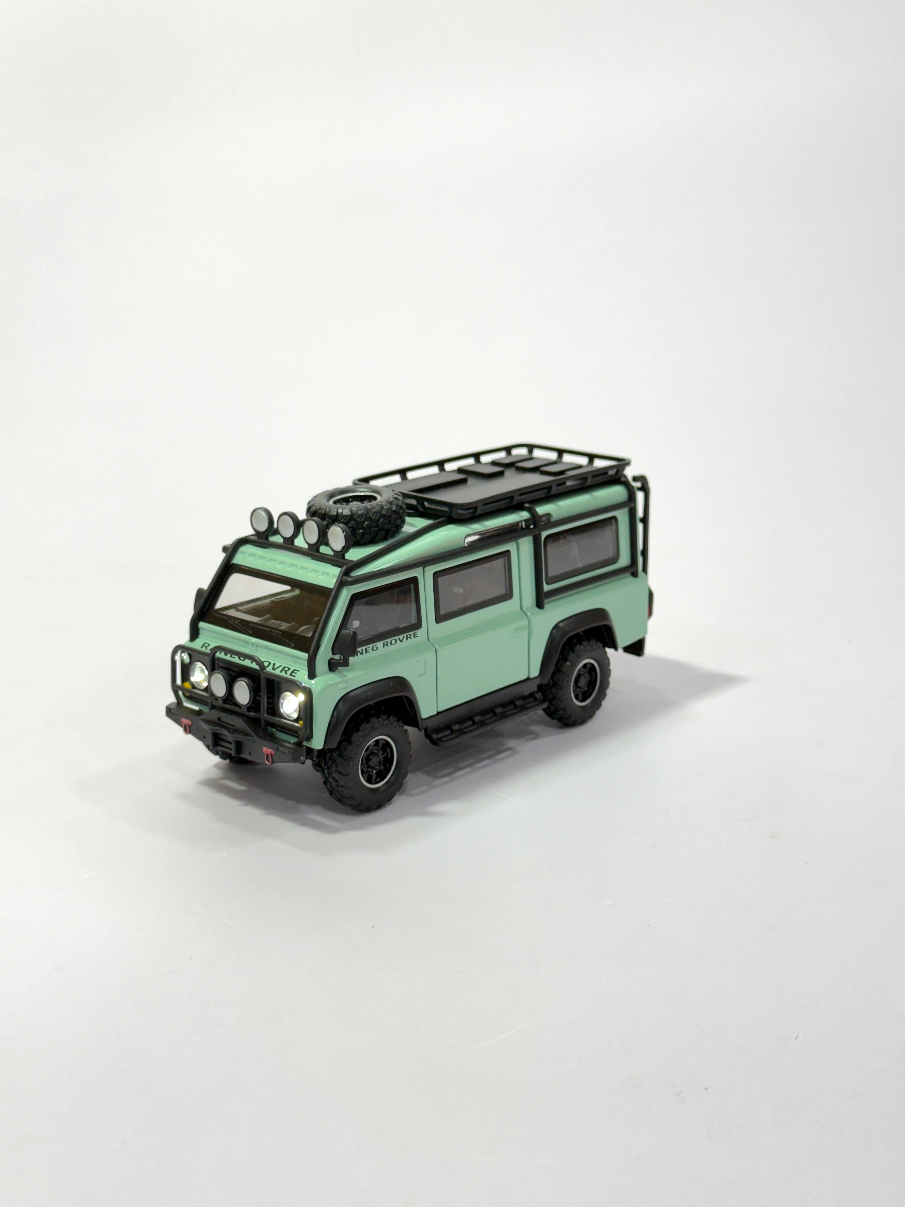 Land Rover Defender Off-Road Die-Cast (1:32 Scale)