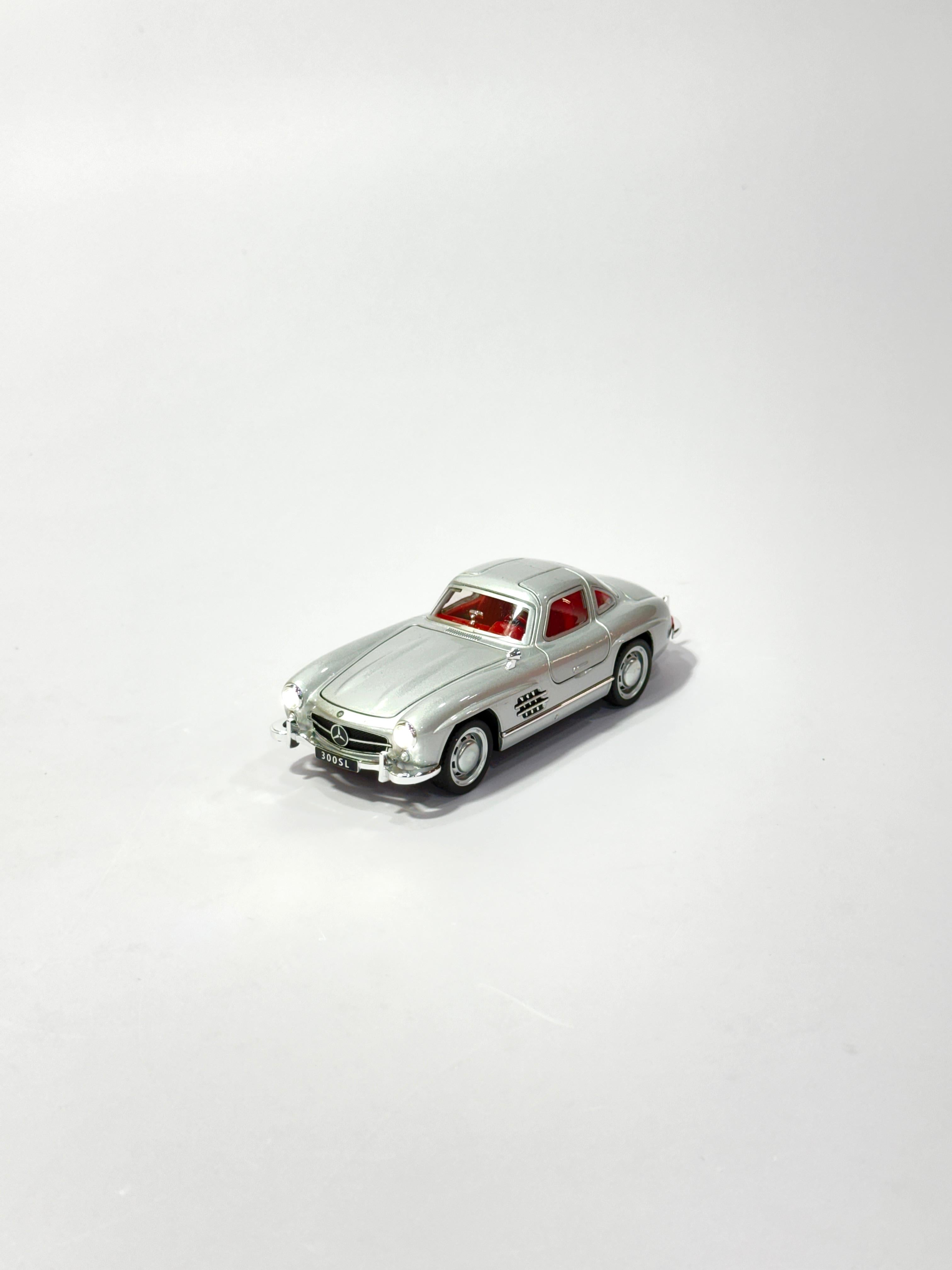 Mercedes-Benz 300SL Gullwing Die-Cast (1:32 Scale)