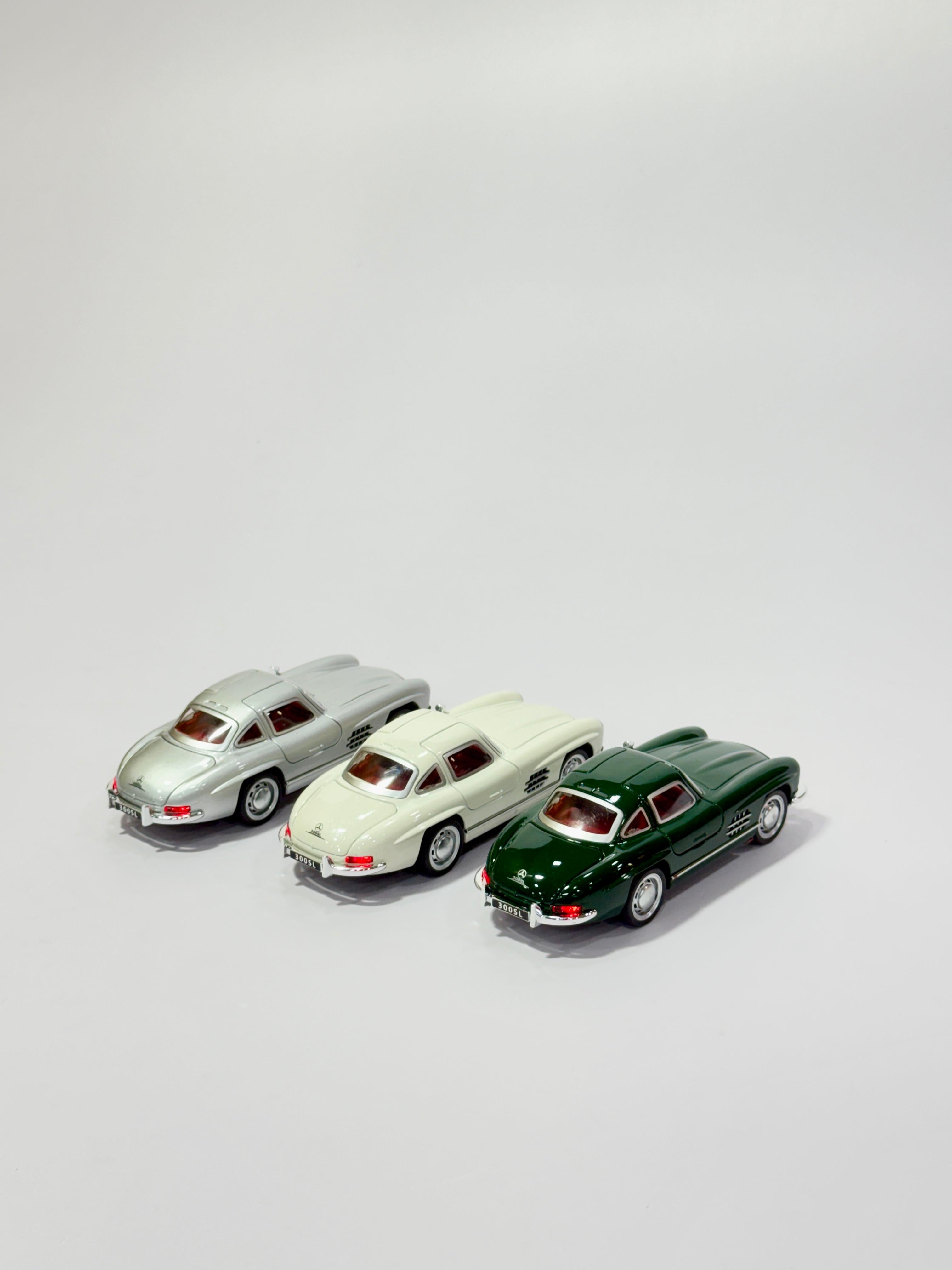 Mercedes-Benz 300SL Gullwing Die-Cast (1:32 Scale)