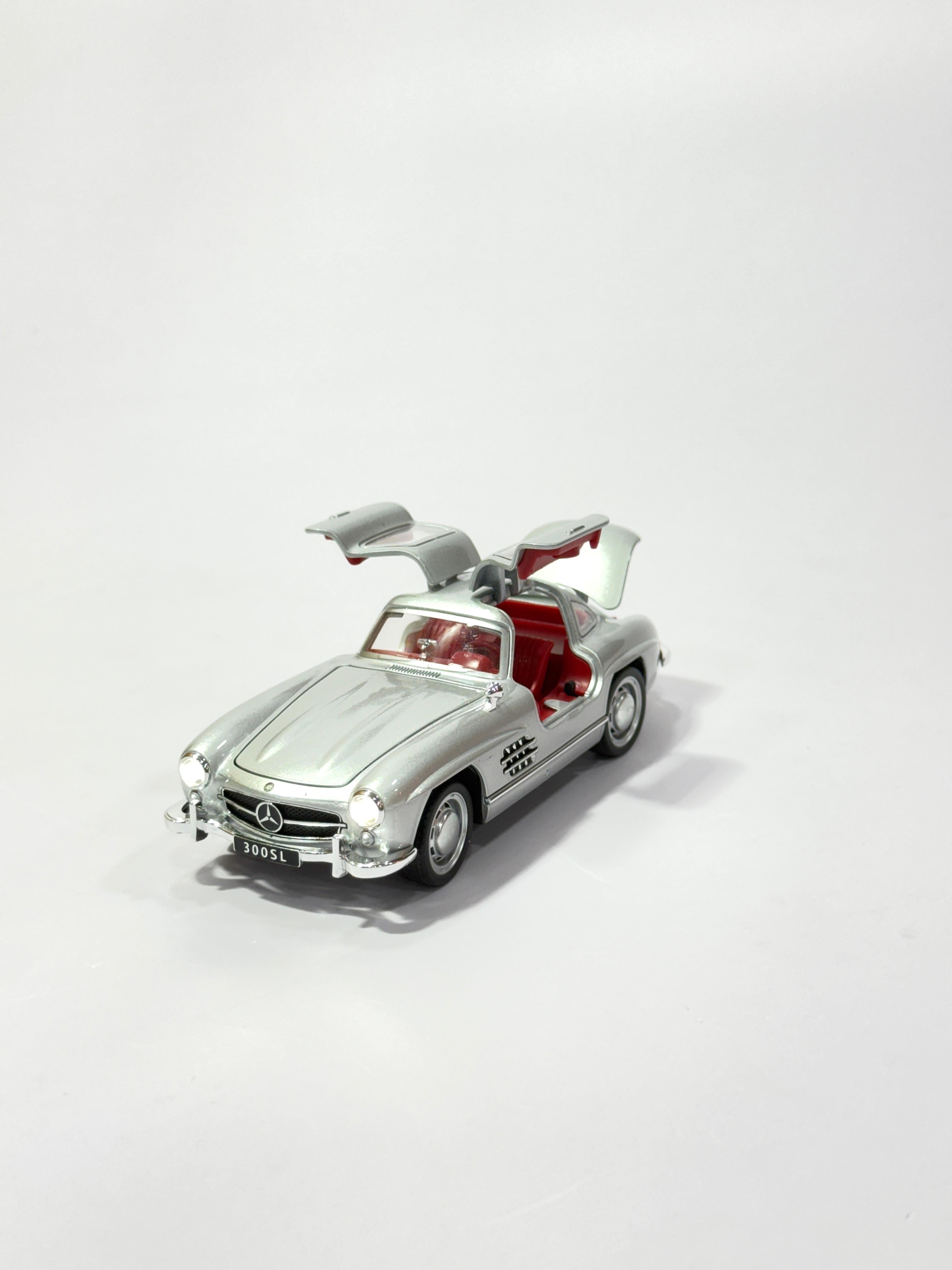 Mercedes-Benz 300SL Gullwing Die-Cast (1:32 Scale)