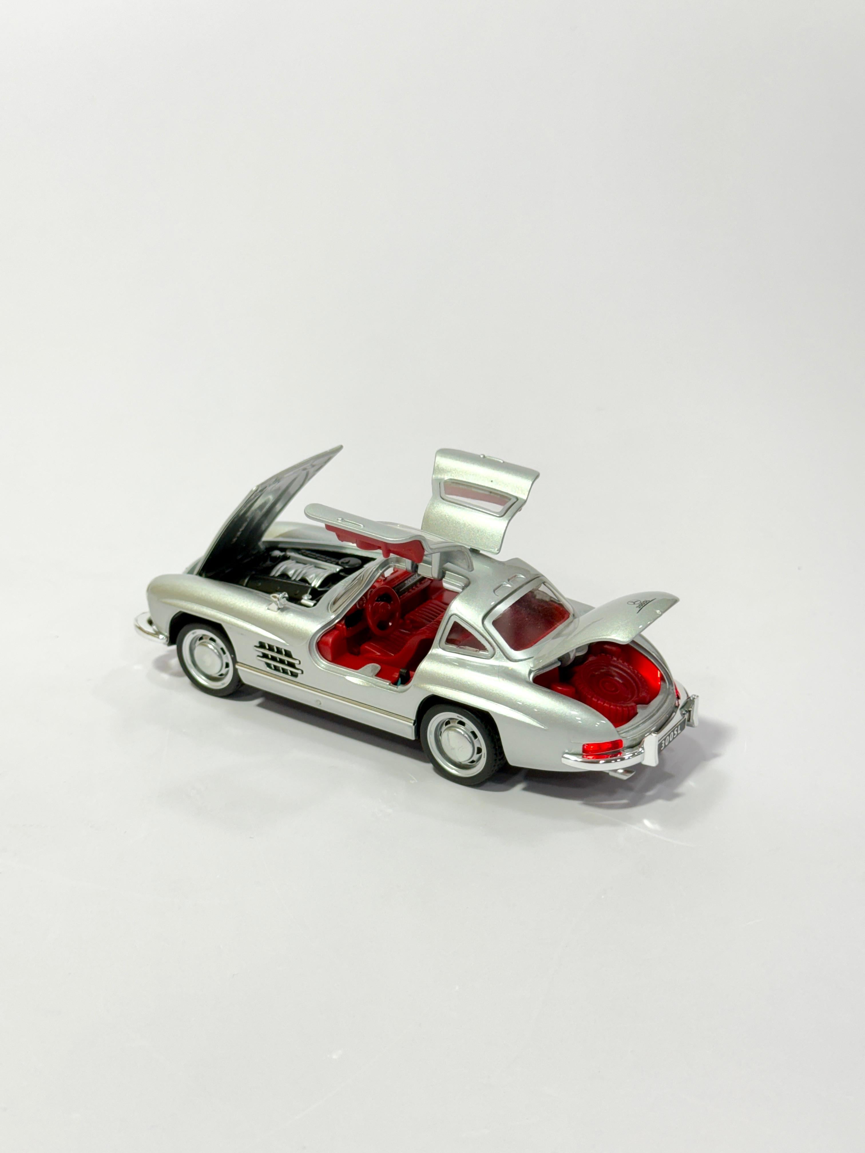 Mercedes-Benz 300SL Gullwing Die-Cast (1:32 Scale)