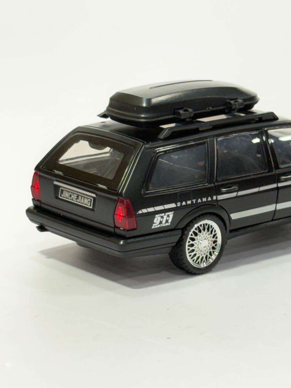 Classic Santana Wagon Die-Cast with Roof Box - 1:32 Scale