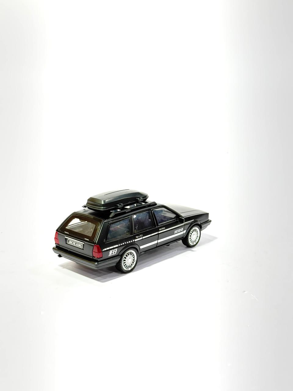 Classic Santana Wagon Die-Cast with Roof Box - 1:32 Scale