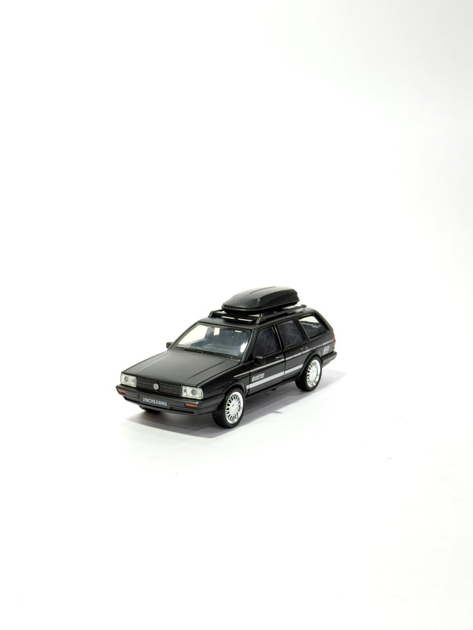 Classic Santana Wagon Die-Cast with Roof Box - 1:32 Scale