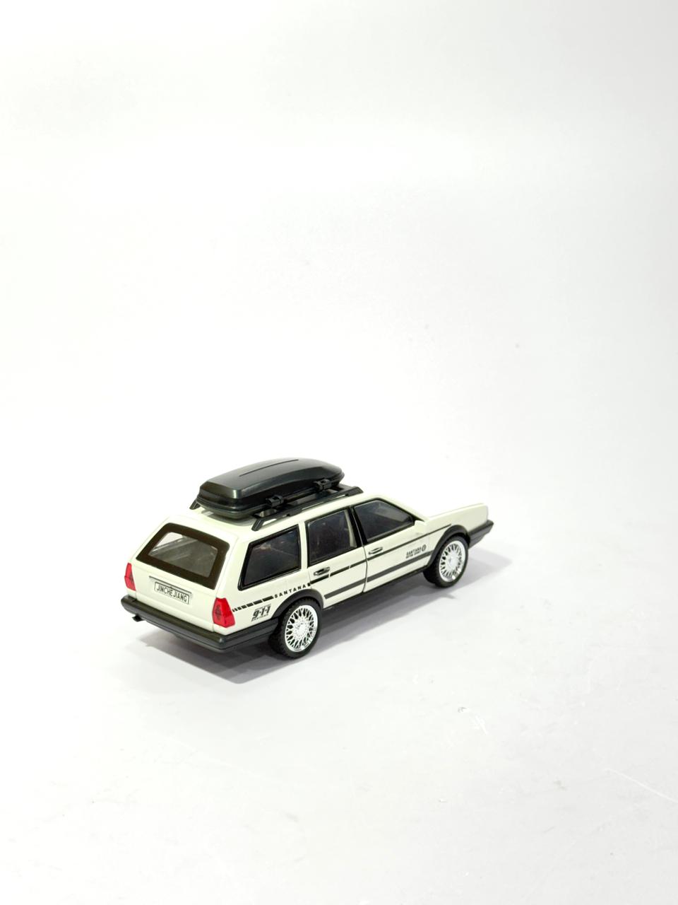 Classic Santana Wagon Die-Cast with Roof Box - 1:32 Scale