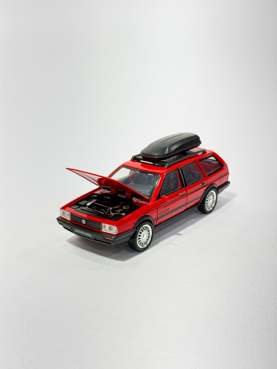 Classic Santana Wagon Die-Cast with Roof Box - 1:32 Scale