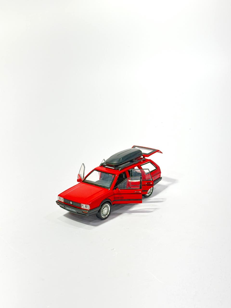 Classic Santana Wagon Die-Cast with Roof Box - 1:32 Scale