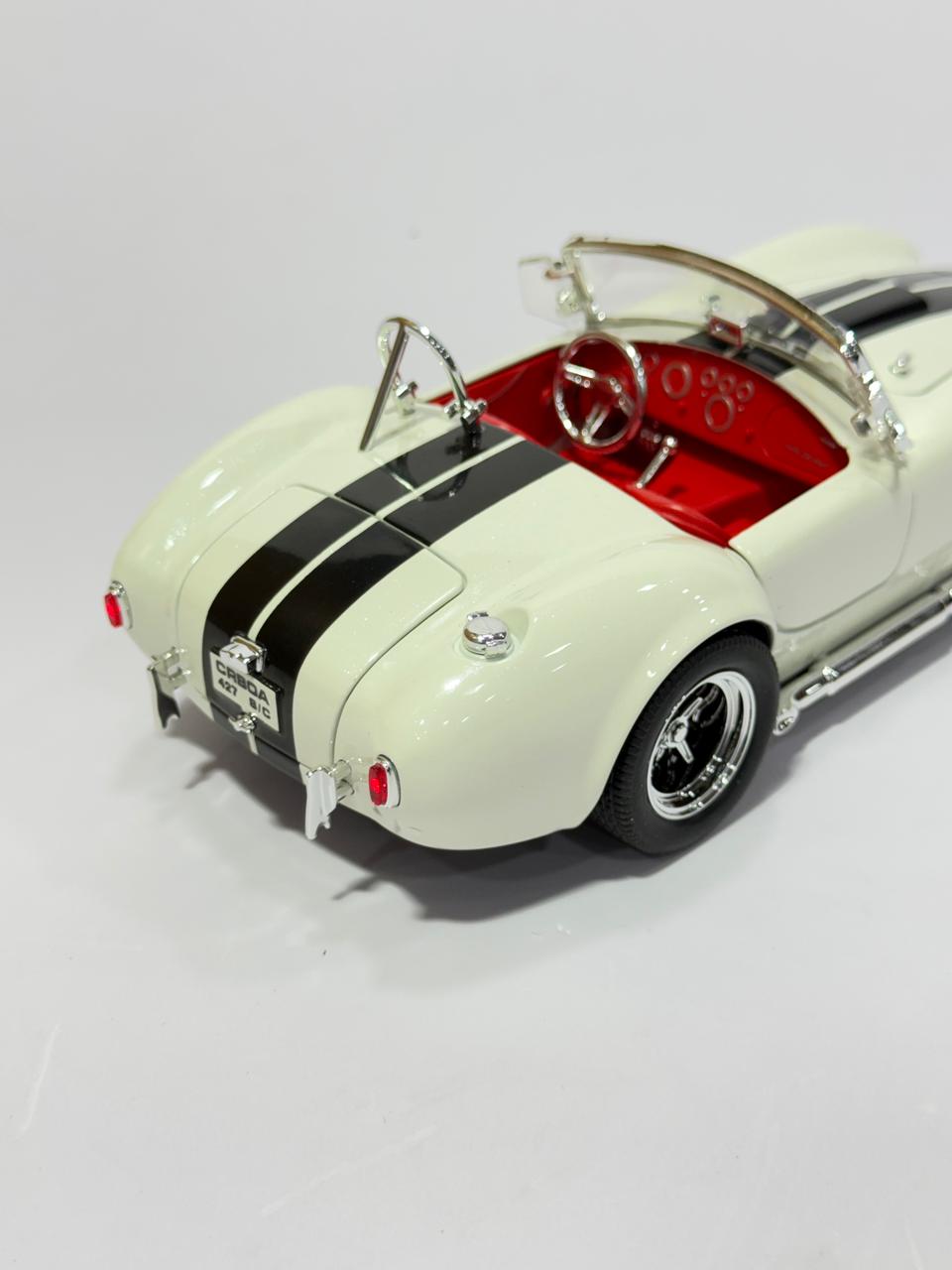 Classic Shelby Cobra 427 Die-Cast (1:32 Scale)