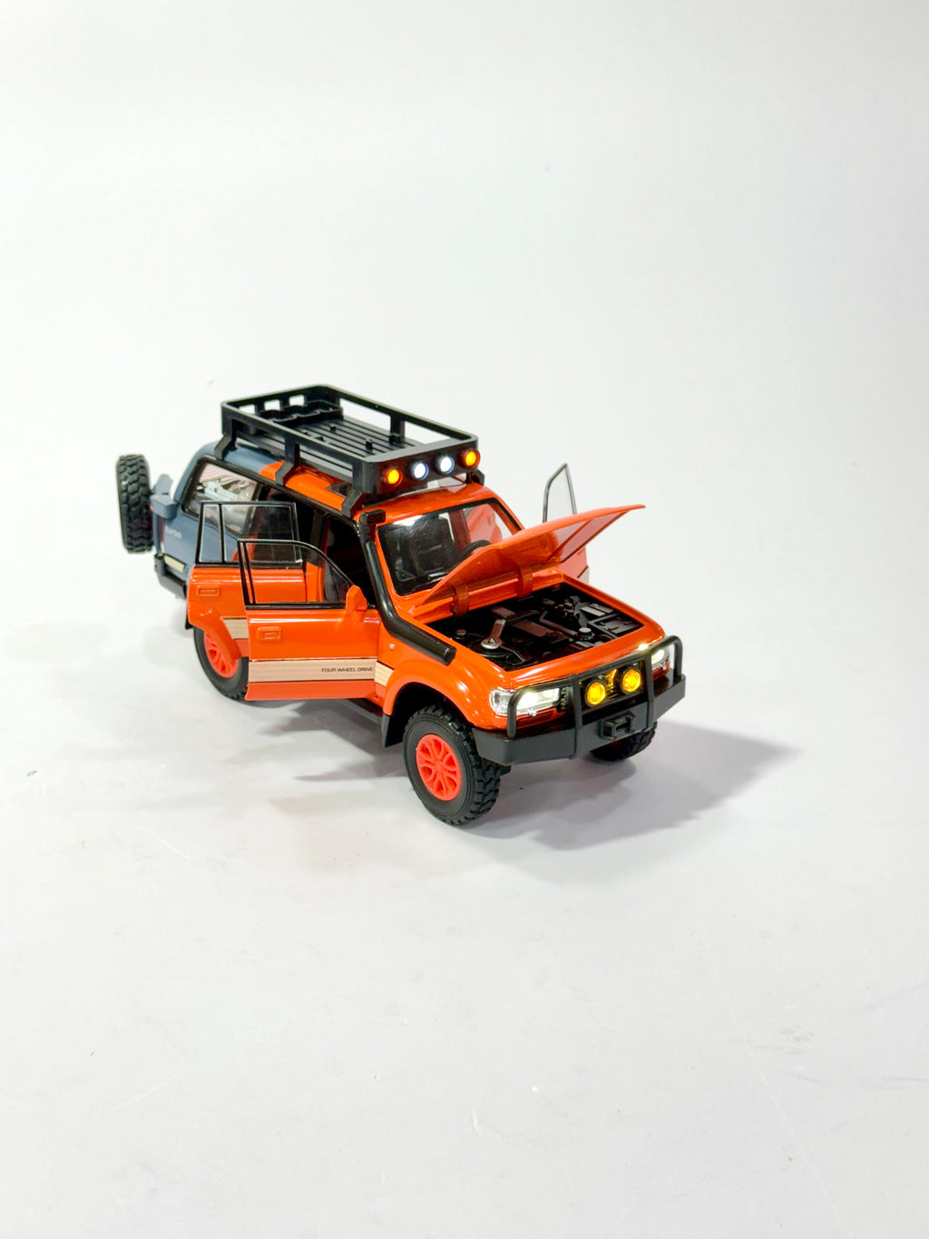 Land Cruiser Off-Road Die-Cast Model Car (Scale 1:32)