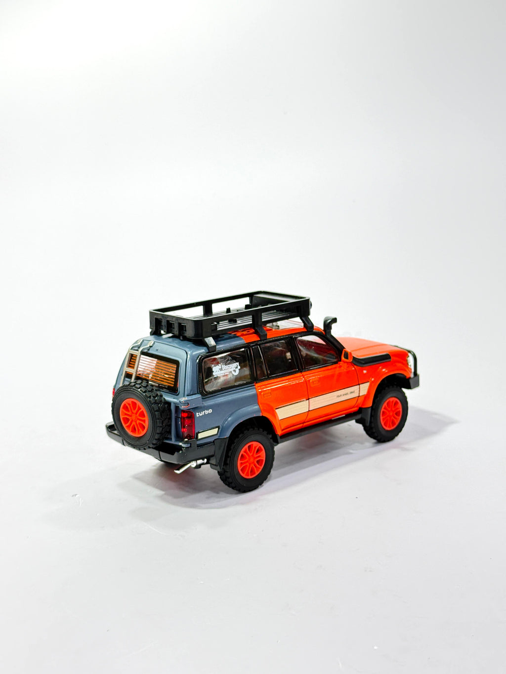 Land Cruiser Off-Road Die-Cast Model Car (Scale 1:32)