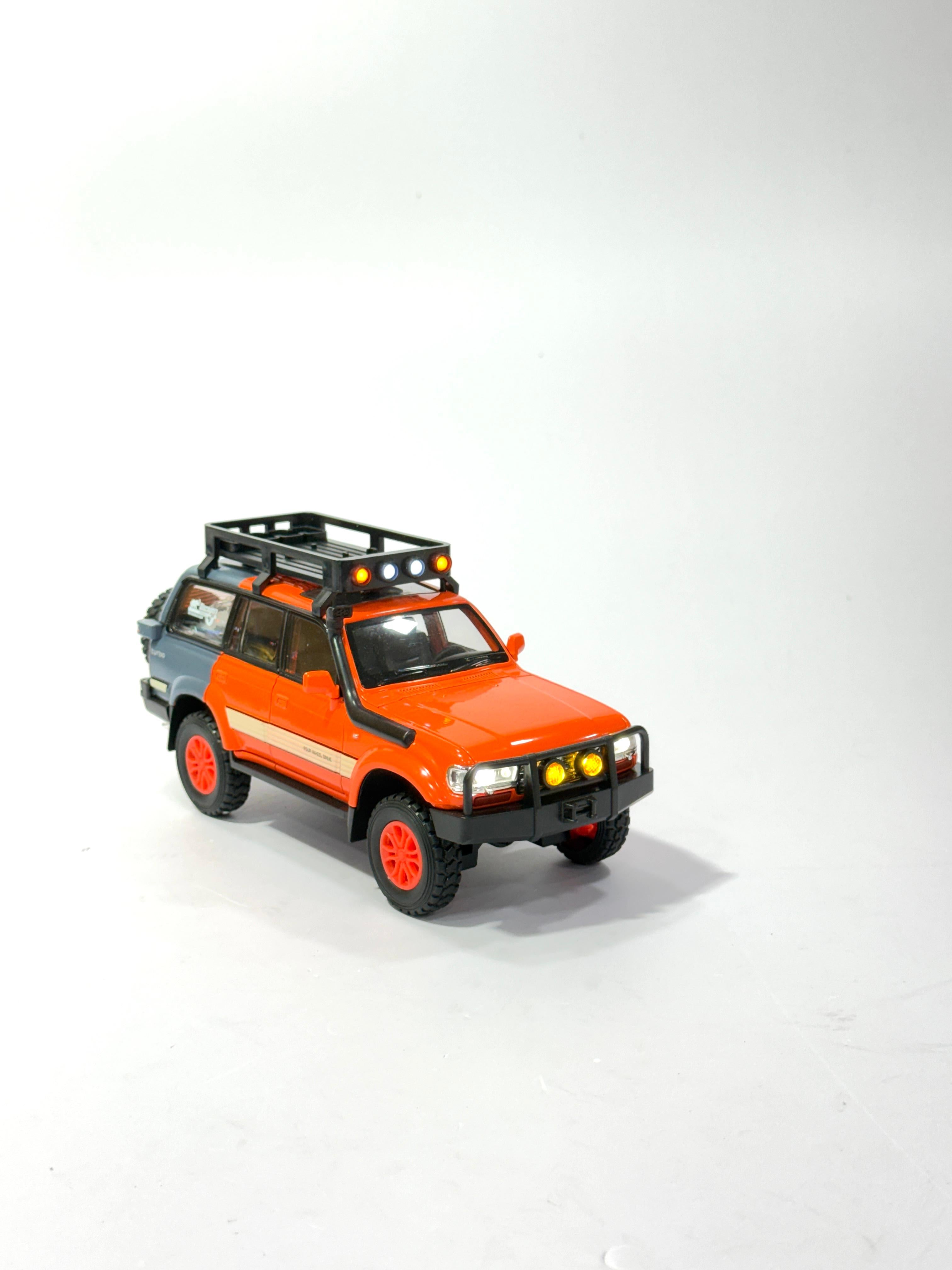 Land Cruiser Off-Road Die-Cast Model Car (Scale 1:32)