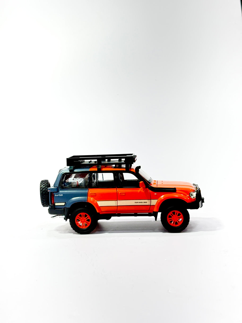 Land Cruiser Off-Road Die-Cast Model Car (Scale 1:32)