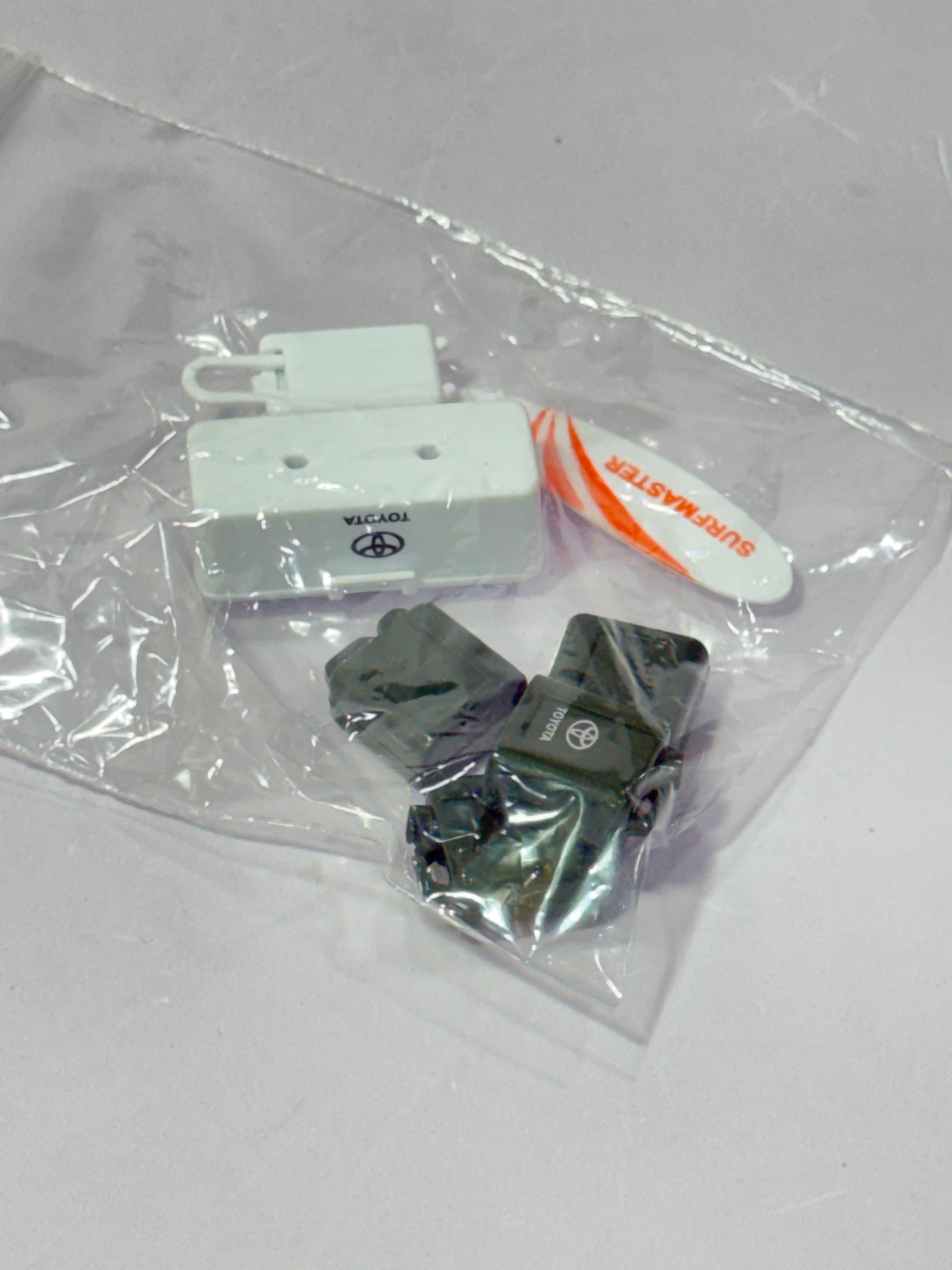 Land Cruiser Off-Road Die-Cast Model Car (Scale 1:32)