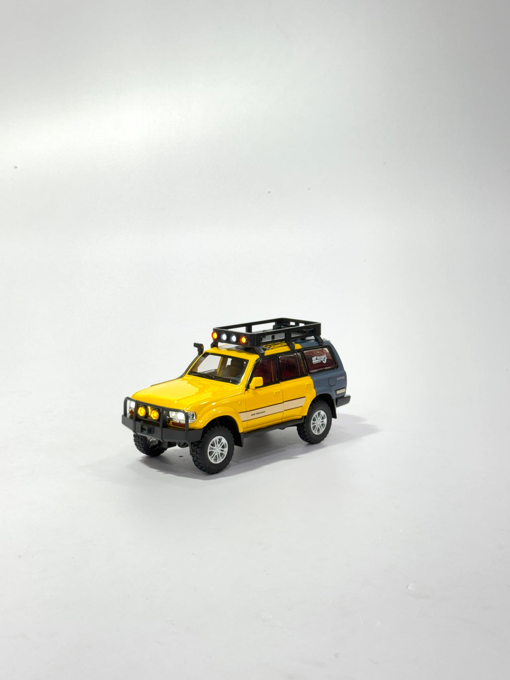 Land Cruiser Off-Road Die-Cast Model Car (Scale 1:32)